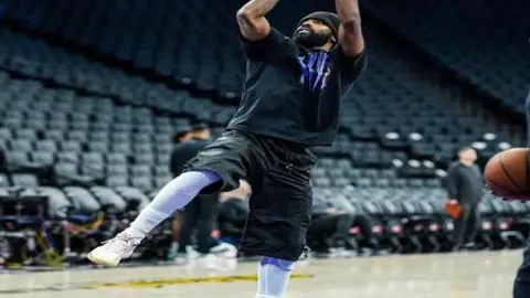 武汉长江对深圳队中超第16轮较量